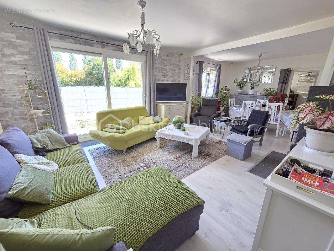 Magnifique Pavillon de plain pied de 149m² avec patio et dépendances à Avril sur Loire - photo 4