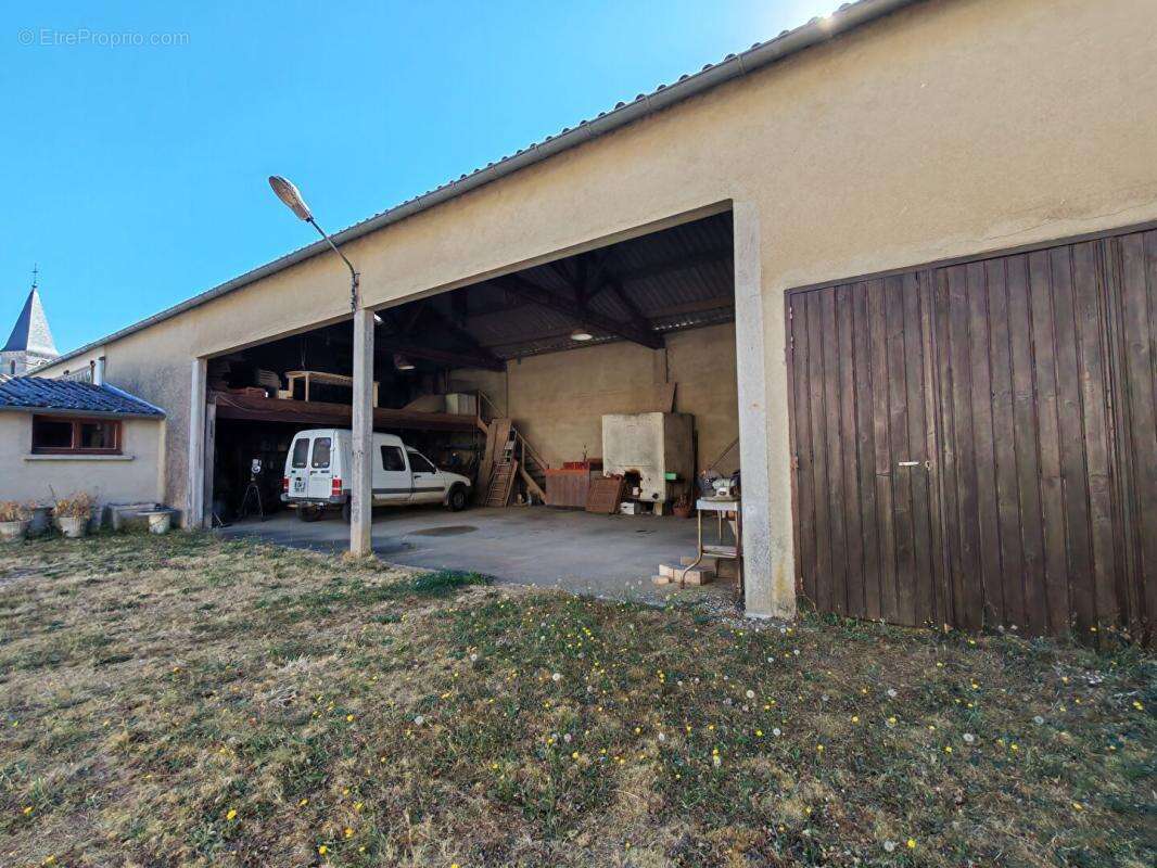 Maison de 185 m2  à Bignoux , 5 chambres , jardin, cour, grange - photo 9