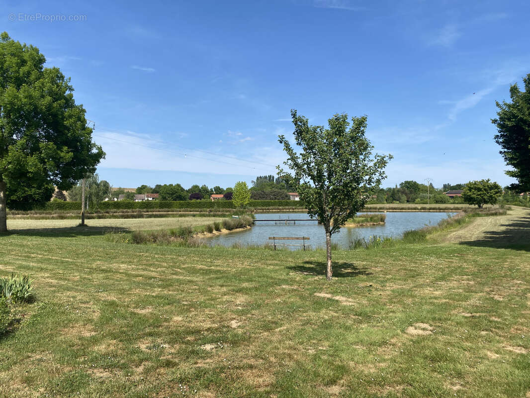 Maison à GIFFAUMONT-CHAMPAUBERT