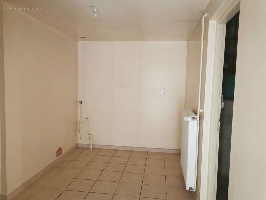 Maison à MONTAGNIEU