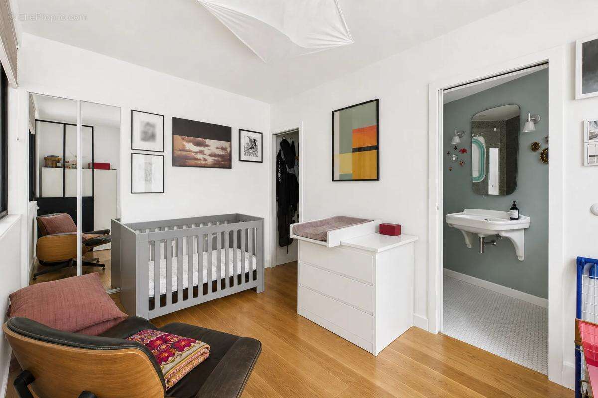 Appartement à PARIS-3E