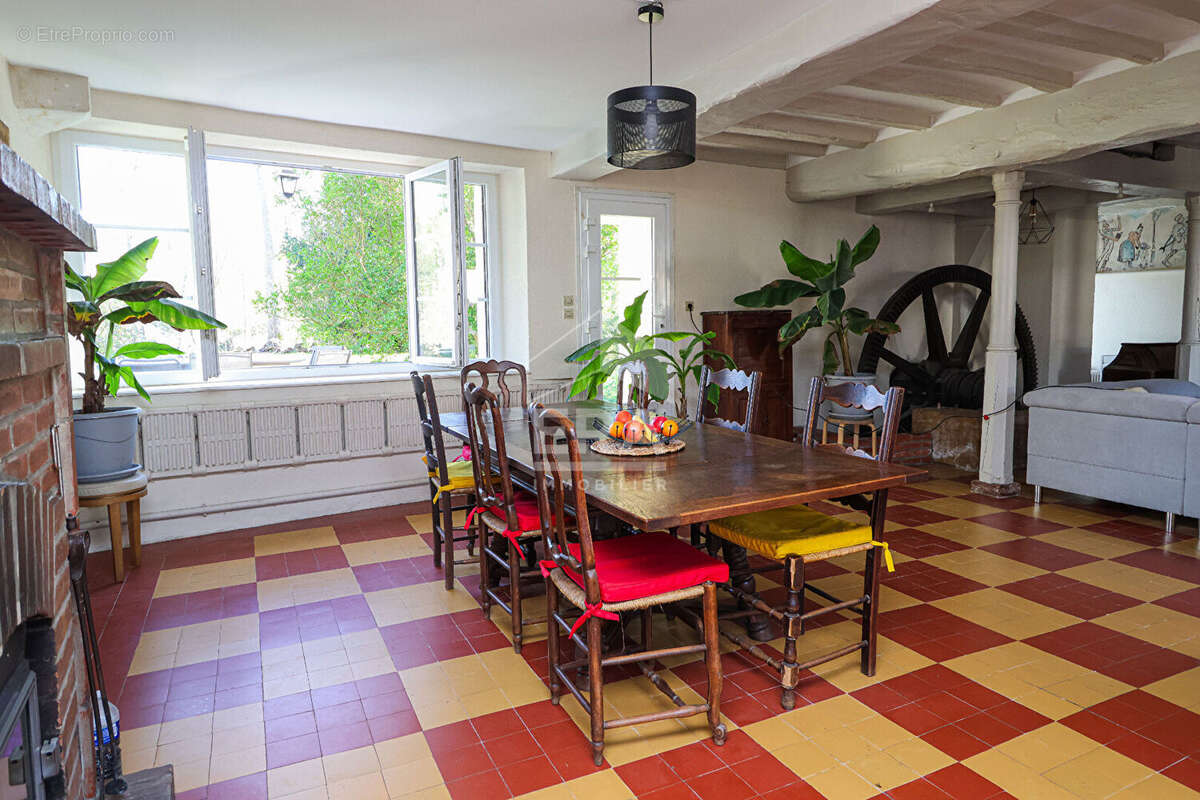 Maison à DORMELLES