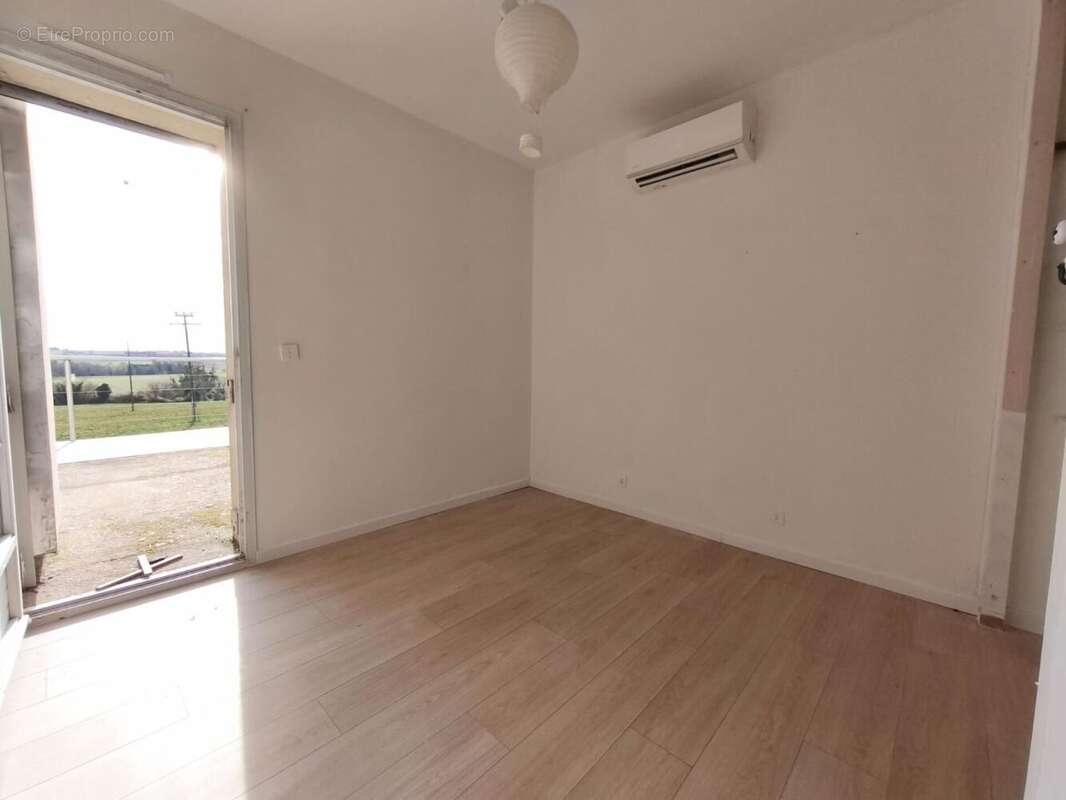 Maison 130 m² à Seuilly  - photo 4
