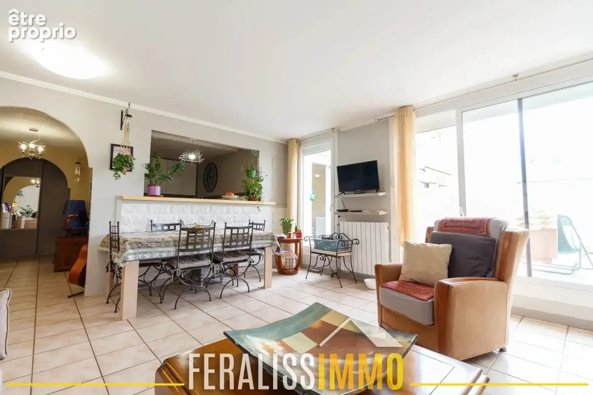 Lumineux appartement F4 de 86 m2 avec extérieur ! - photo 5