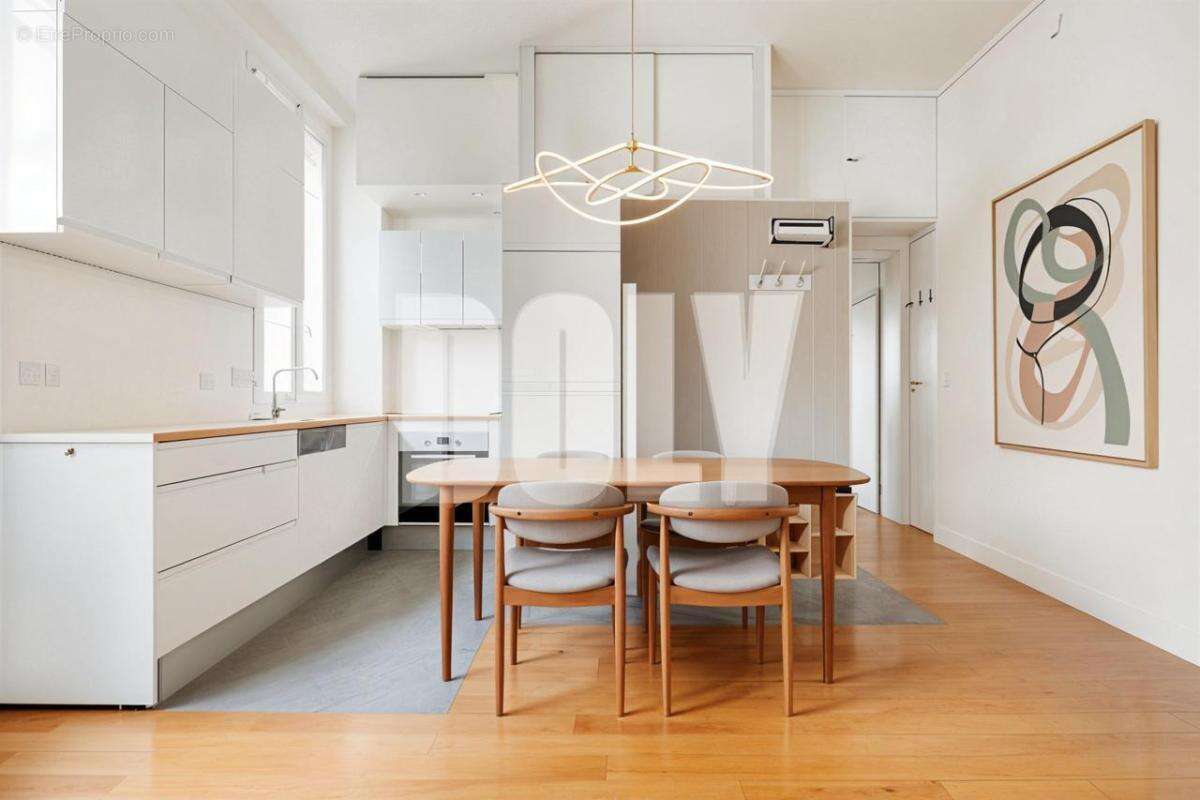 Appartement à PARIS-17E