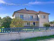 Maison à SAINT-PANTALEON-DE-LARCHE