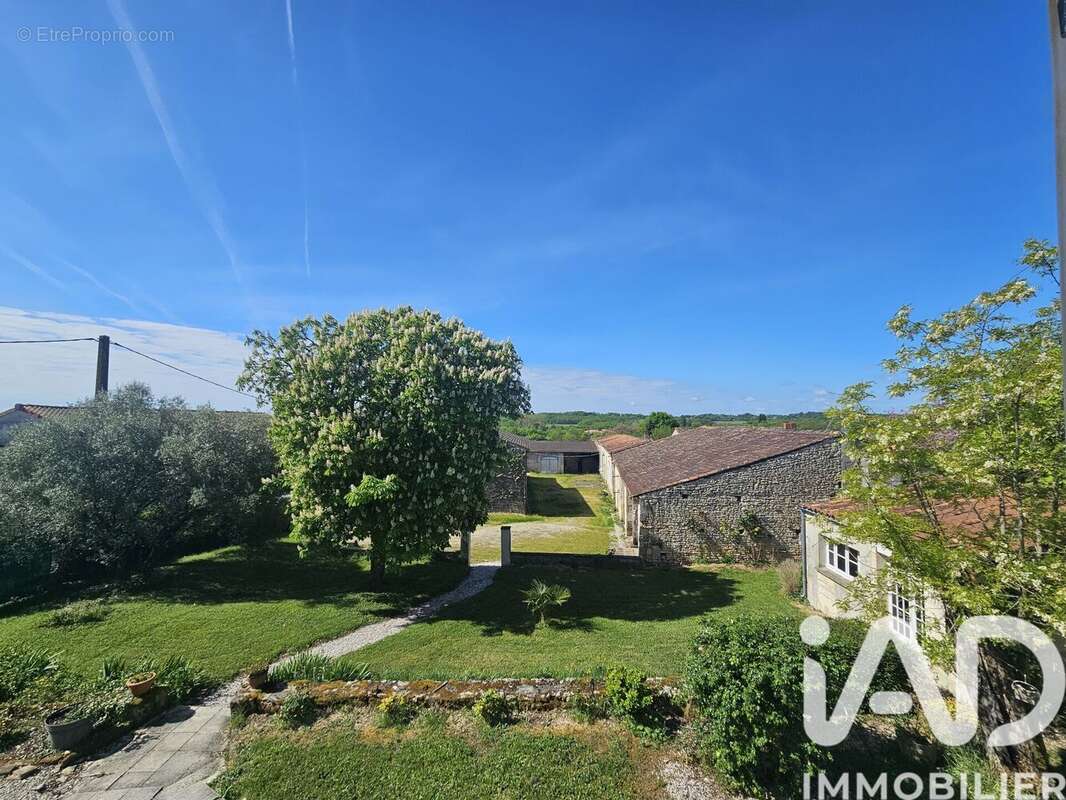 Maison 230 m² à Julienne  - photo 2