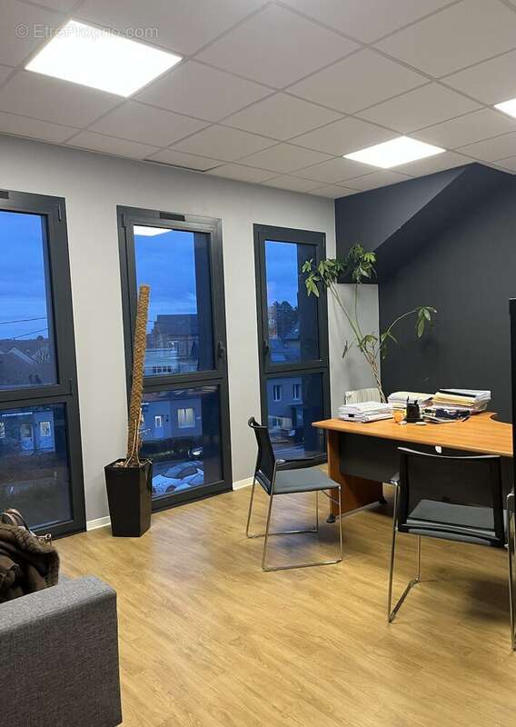 Commerce à LE MESNIL-ESNARD