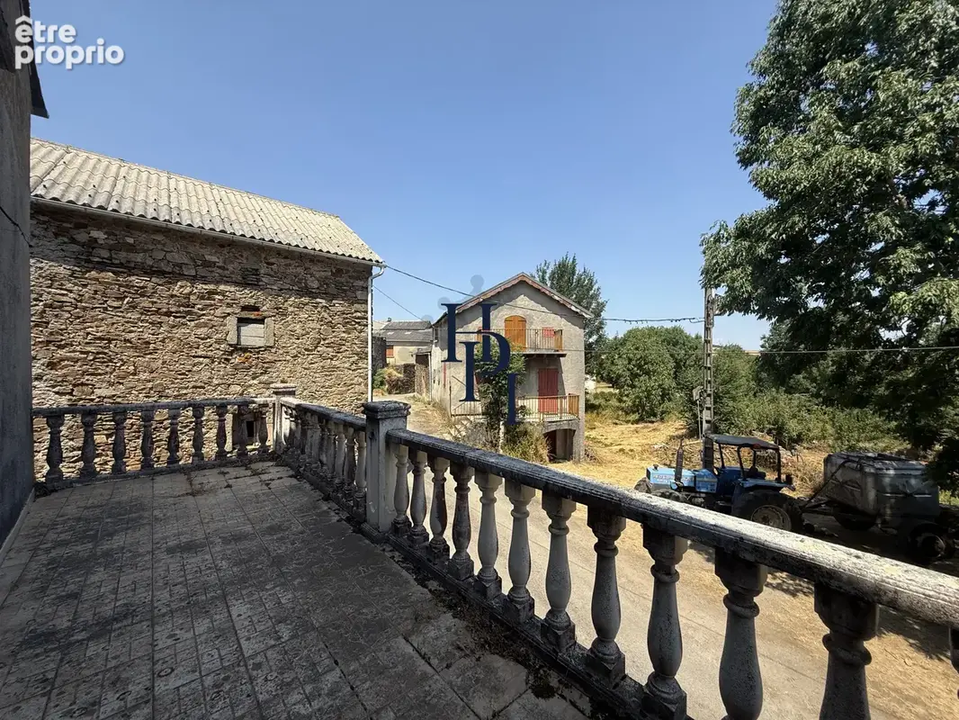 Vente Maison avec dépendances et terrains Montaigut - photo 8