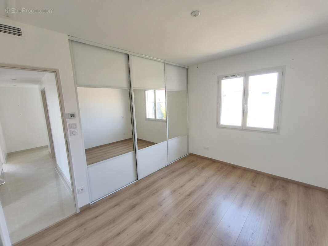 Maison récente T4 de 110 m2 de plain-pied avec terrasse et terrain clôturé - photo 14