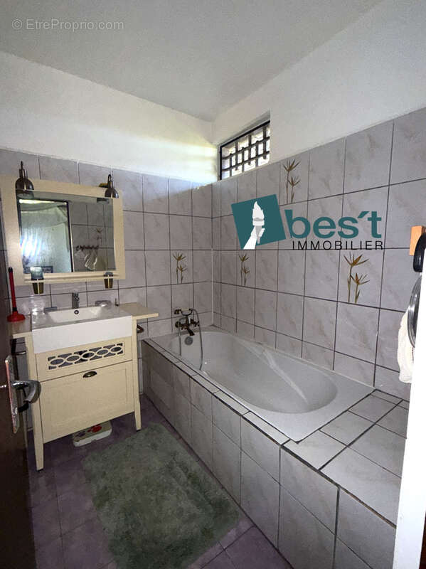 A matoury bourg villa d'exception idealement situee sur une parcelle de 1365 m2 - photo 9