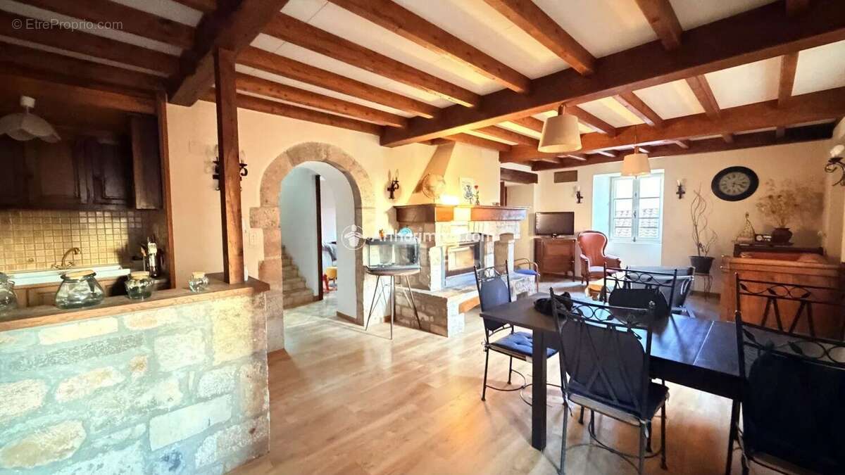 Maison à COMPEYRE