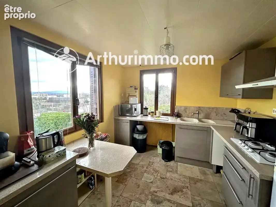 Maison familiale T5 avec jardin - TREVOUX - photo 3