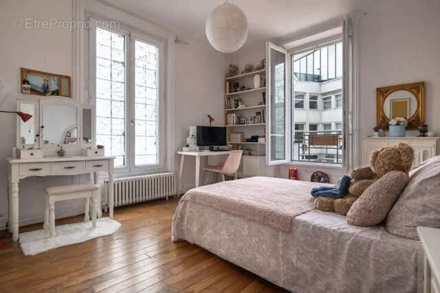 Appartement à PARIS-11E