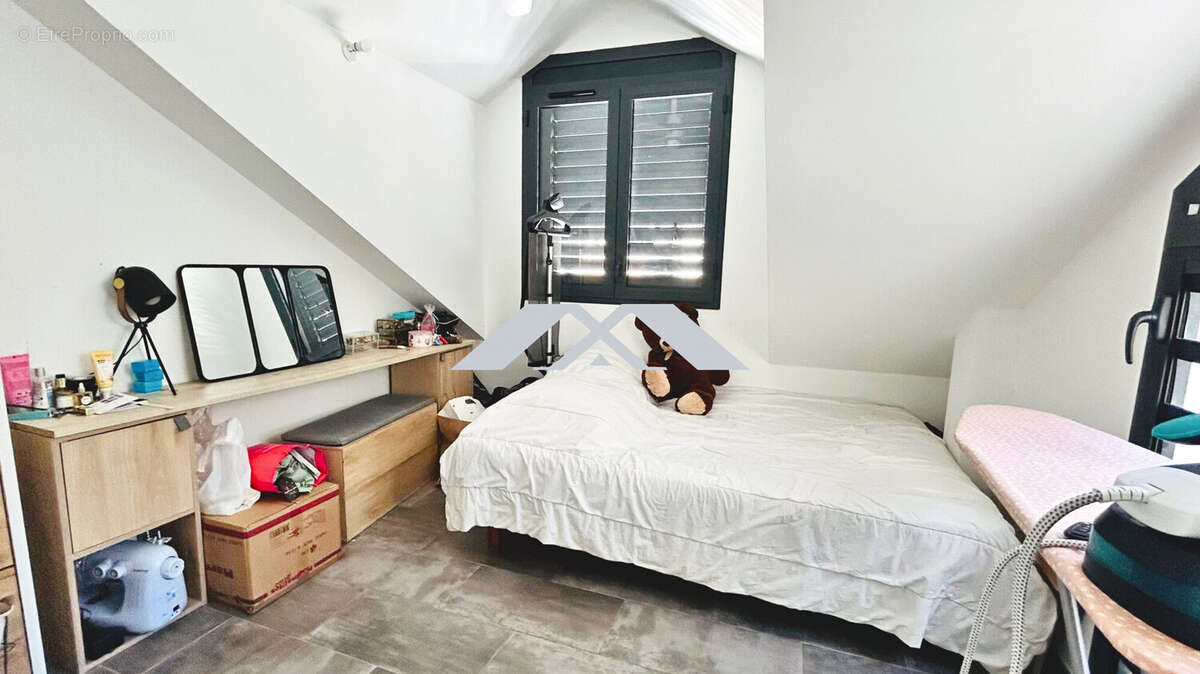 CHAMBRE 2 - Appartement à SAINT-DENIS