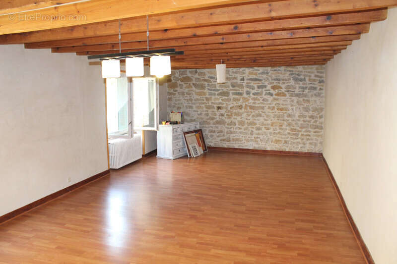 Maison à CEYZERIAT