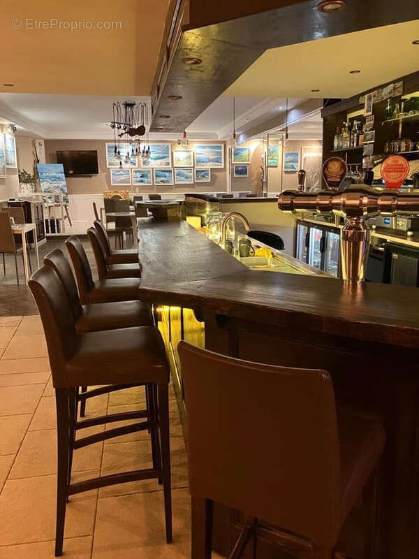 Commerce à PIERREFONTAINE-LES-VARANS