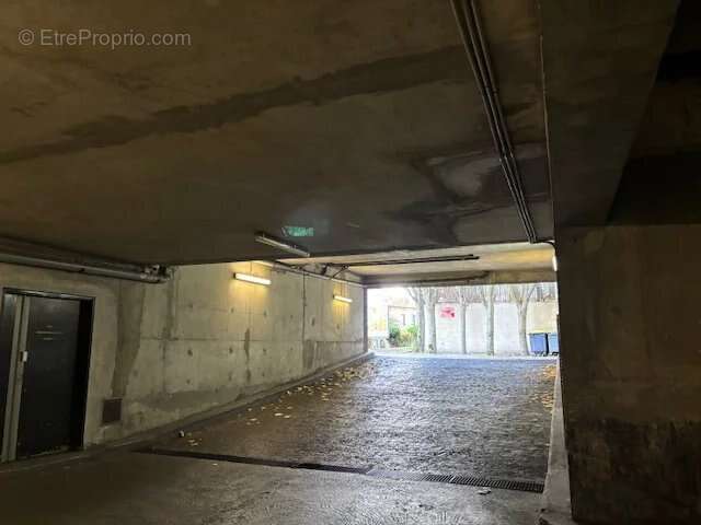 Parking à SAINT-GRATIEN