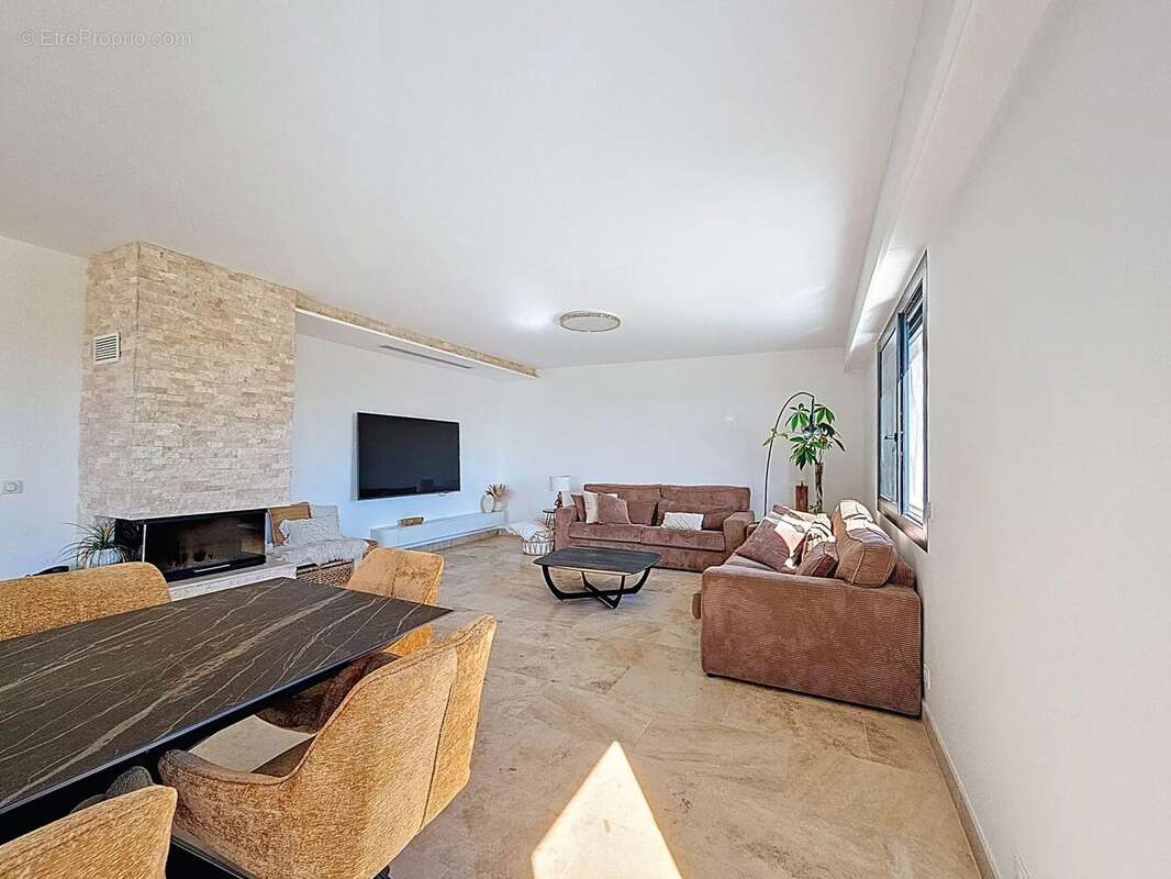 Maison à LA GAUDE