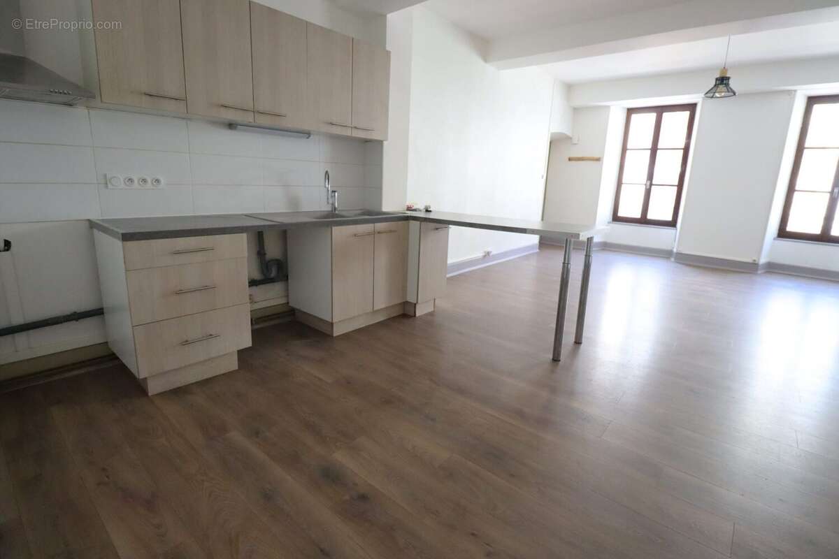 Appartement 226 m² à La Cote-Saint-Andre  - photo 5