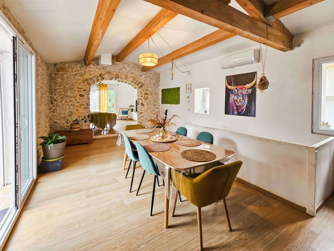 Maison à SAINTE-ANASTASIE