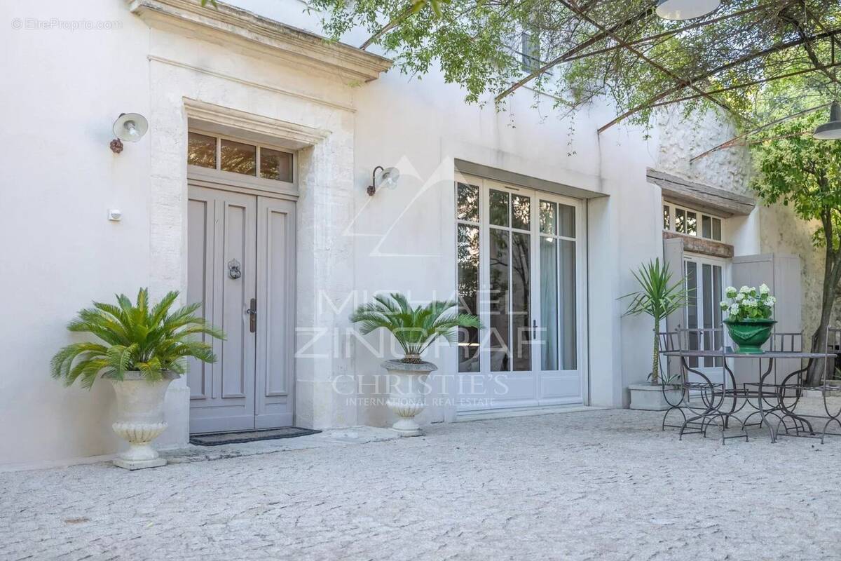 Maison à L'ISLE-SUR-LA-SORGUE