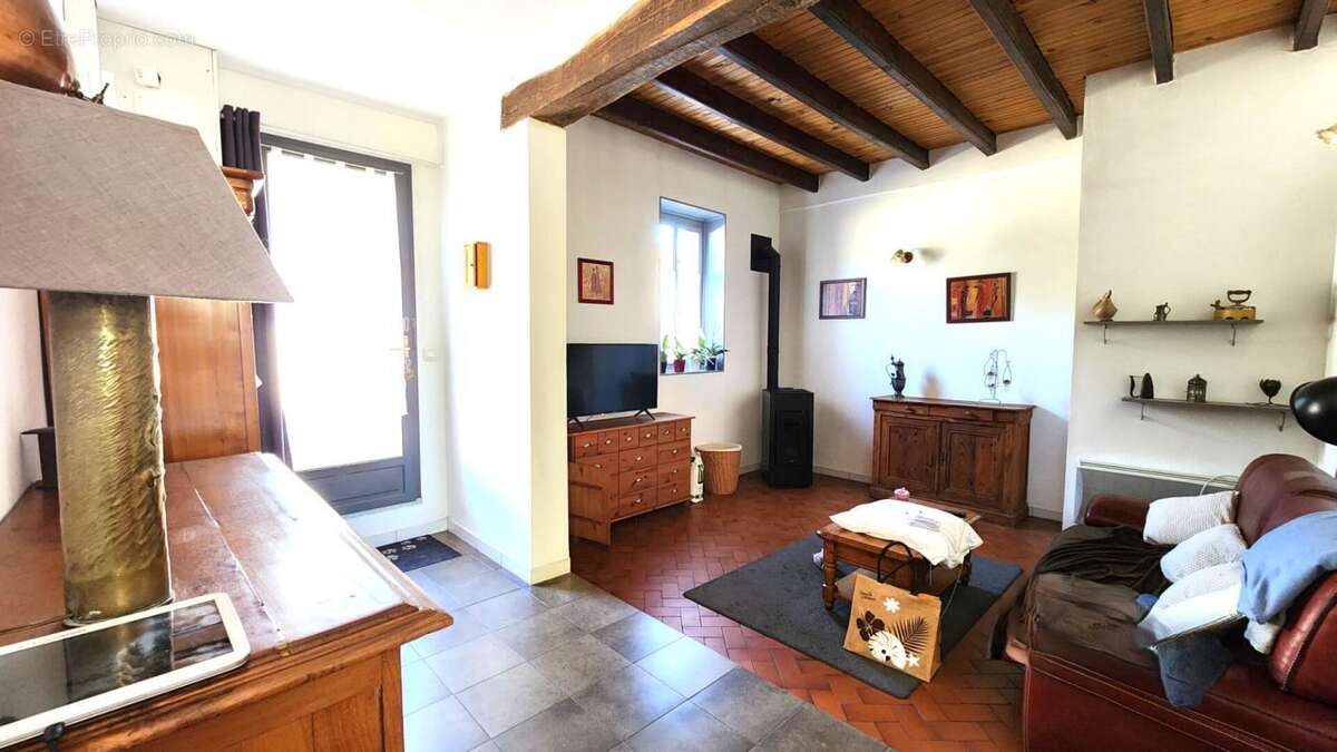 Ensemble immobilier 443m² - grange 200m² - terrain 1291m² - photo 10