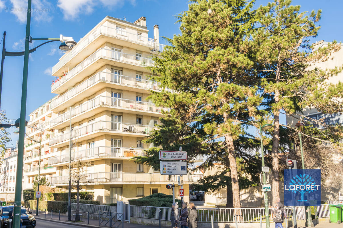 Appartement à LES PAVILLONS-SOUS-BOIS