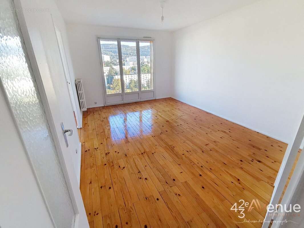 Appartement 63 m² à Saint-Etienne  - photo 4