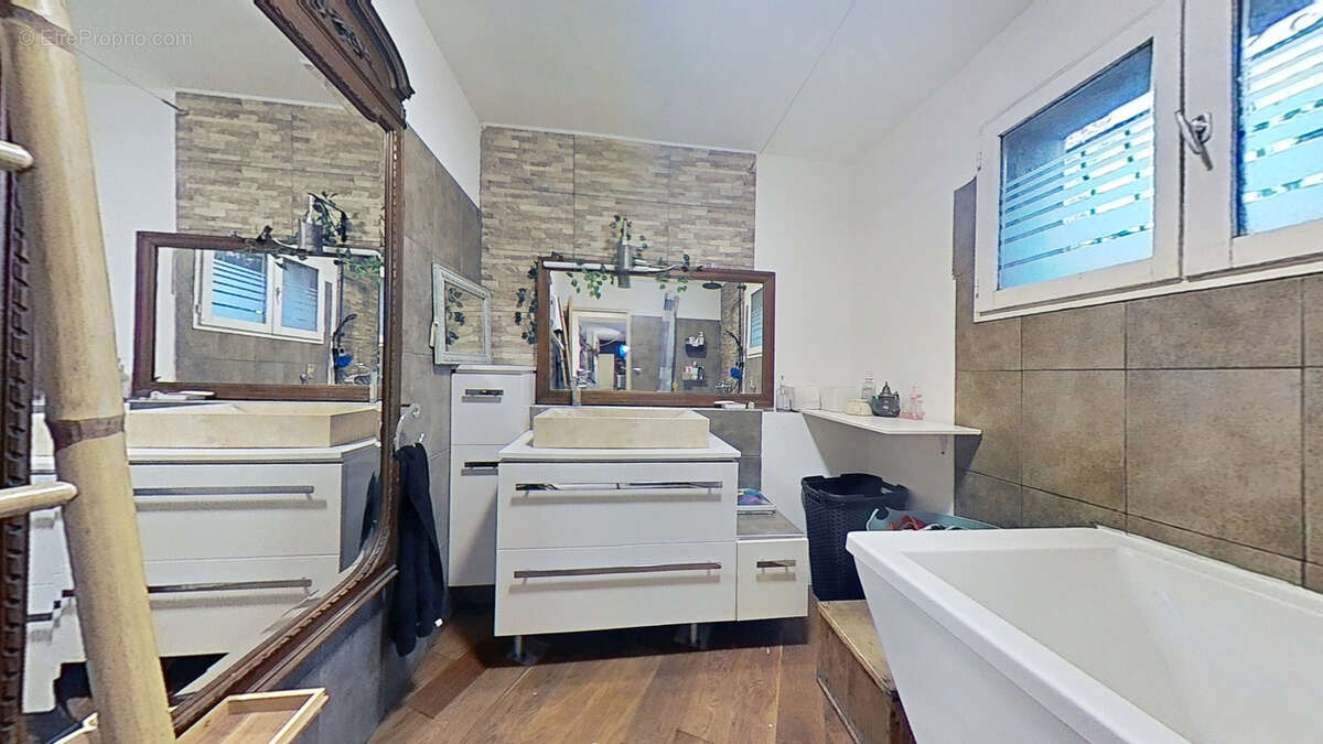 Appartement à MARSEILLE-15E