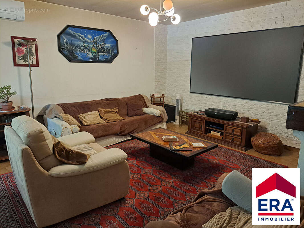 Maison à CAMARET-SUR-AIGUES