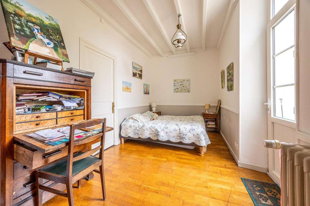 Maison 220 m² à Chauray  - photo 6