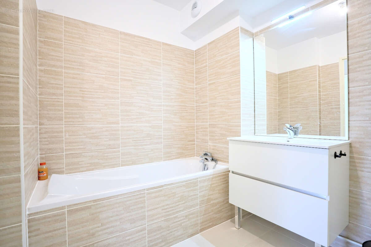 Appartement à LA LONDE-LES-MAURES