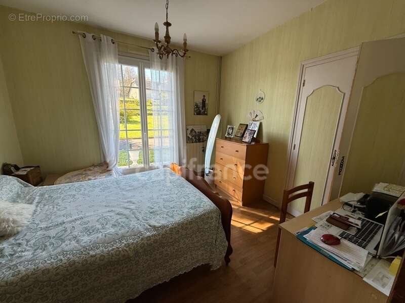 Grande maison avec dépendance sur 3460 m² de terrain - photo 9