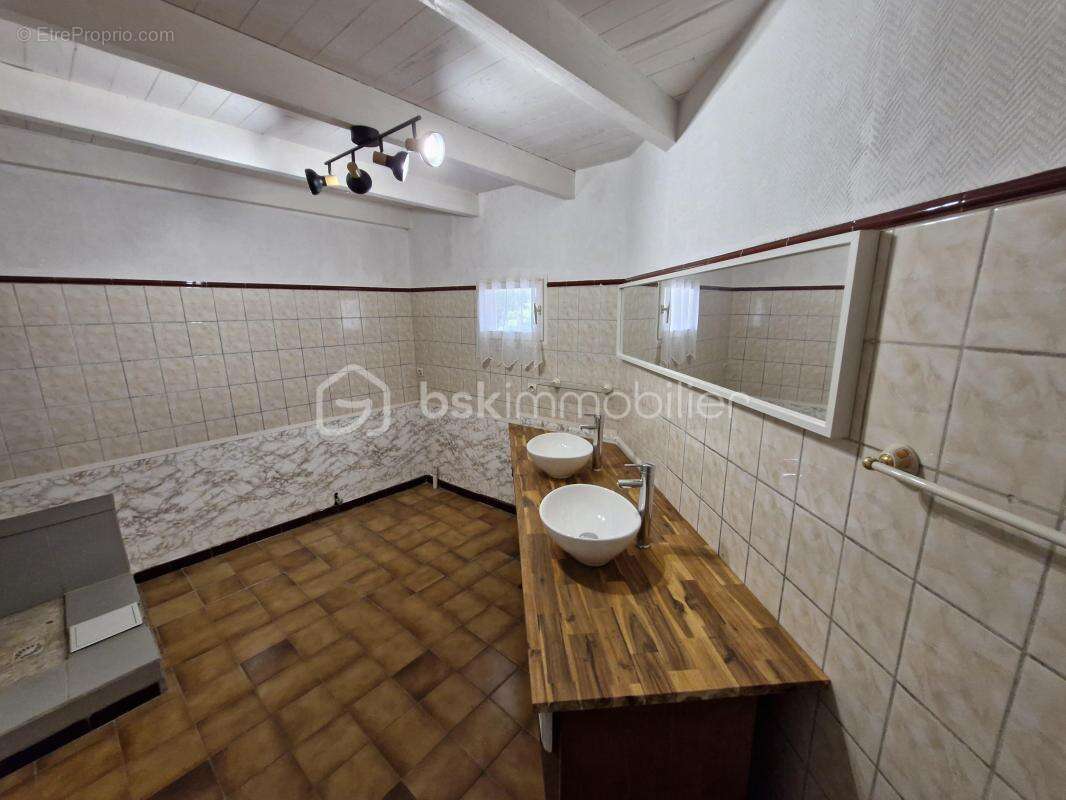 Maison à EYGURANDE-ET-GARDEDEUIL