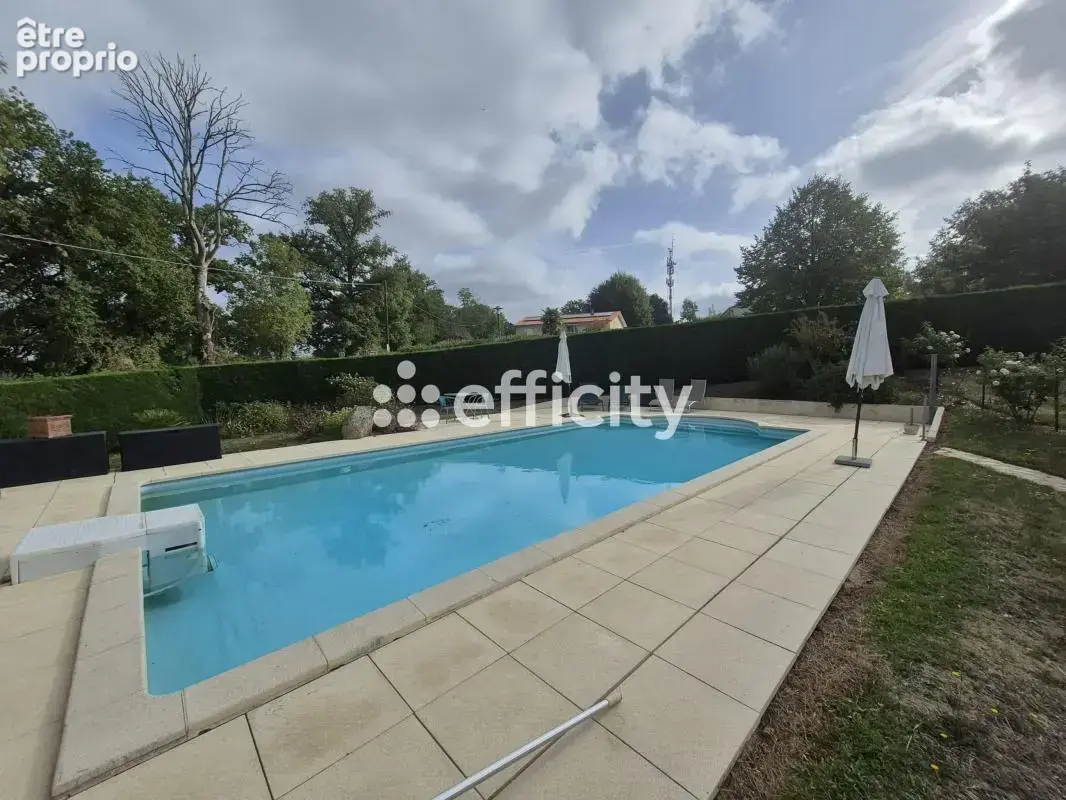Maison 174 m² à Confolens  - photo 14