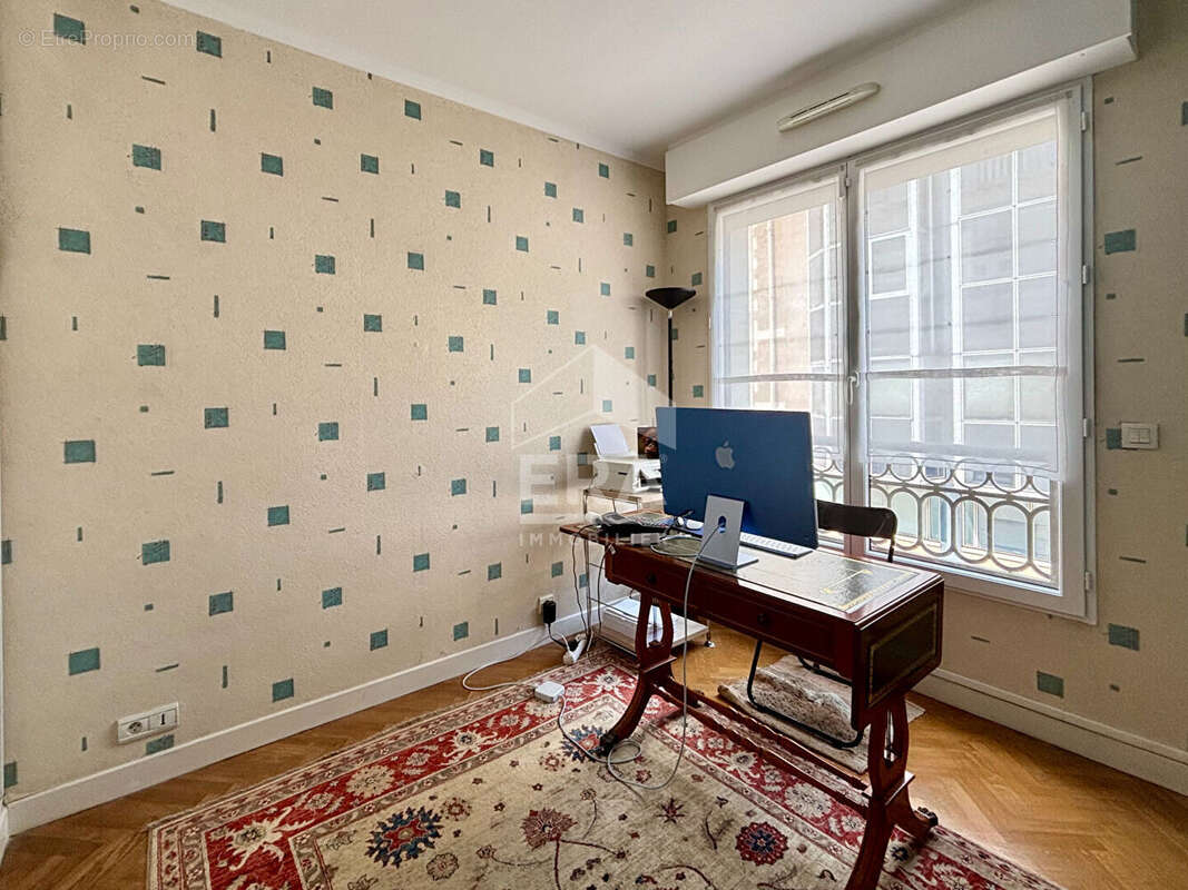 Appartement à LEVALLOIS-PERRET