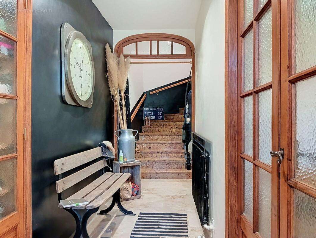 Exclusivite jonquieres partie de mas 197 m² 5 chambres - photo 5