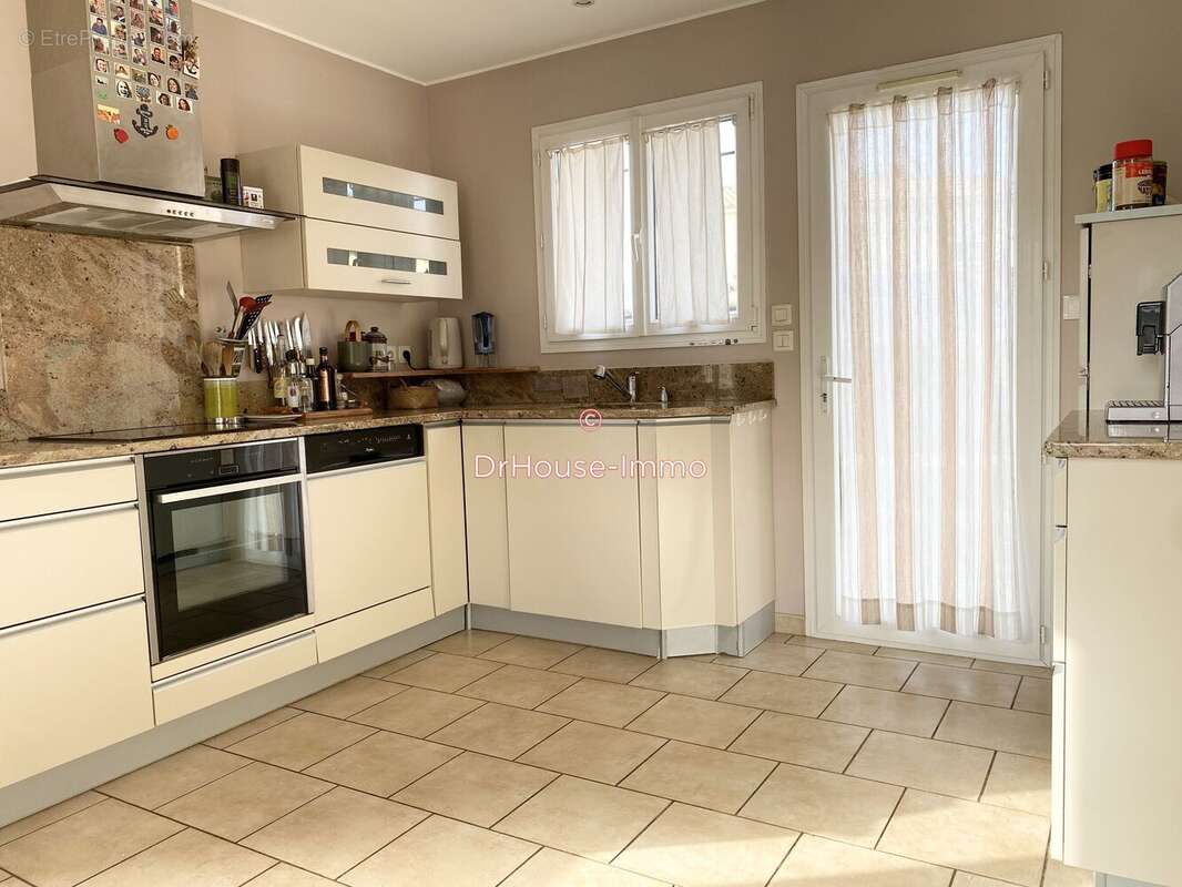 Maison 300 m² à Aigues-Mortes  - photo 5