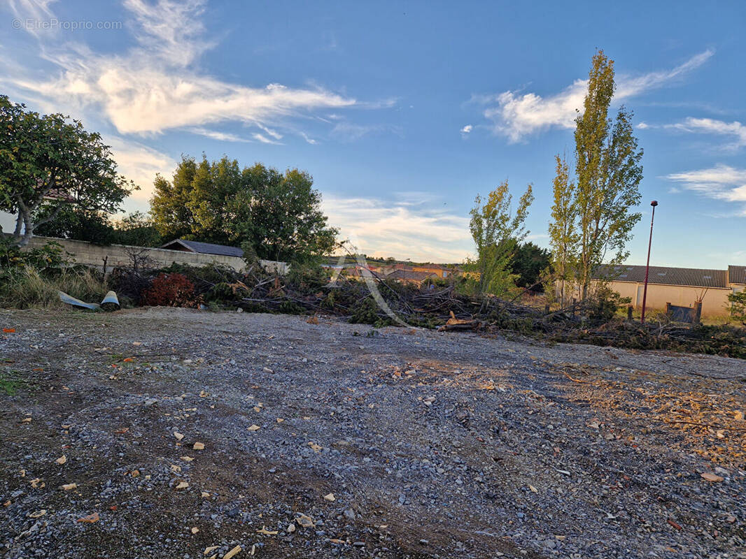 Terrain à VILLEVEYRAC