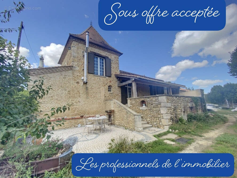 Maison à DOUVILLE