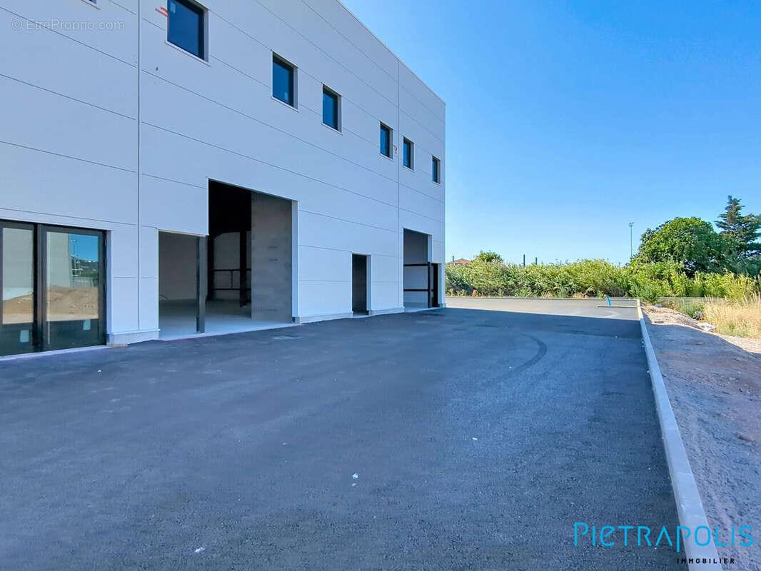 Commerce 234 m² à Sete  - photo 4