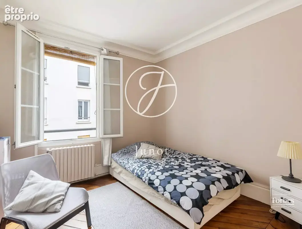 Paris 18e - ABBESSES / RUE DES ABBESSES - Appartement - 5 pièces - 114,06m² Carrez - 3/4 chambres - photo 10