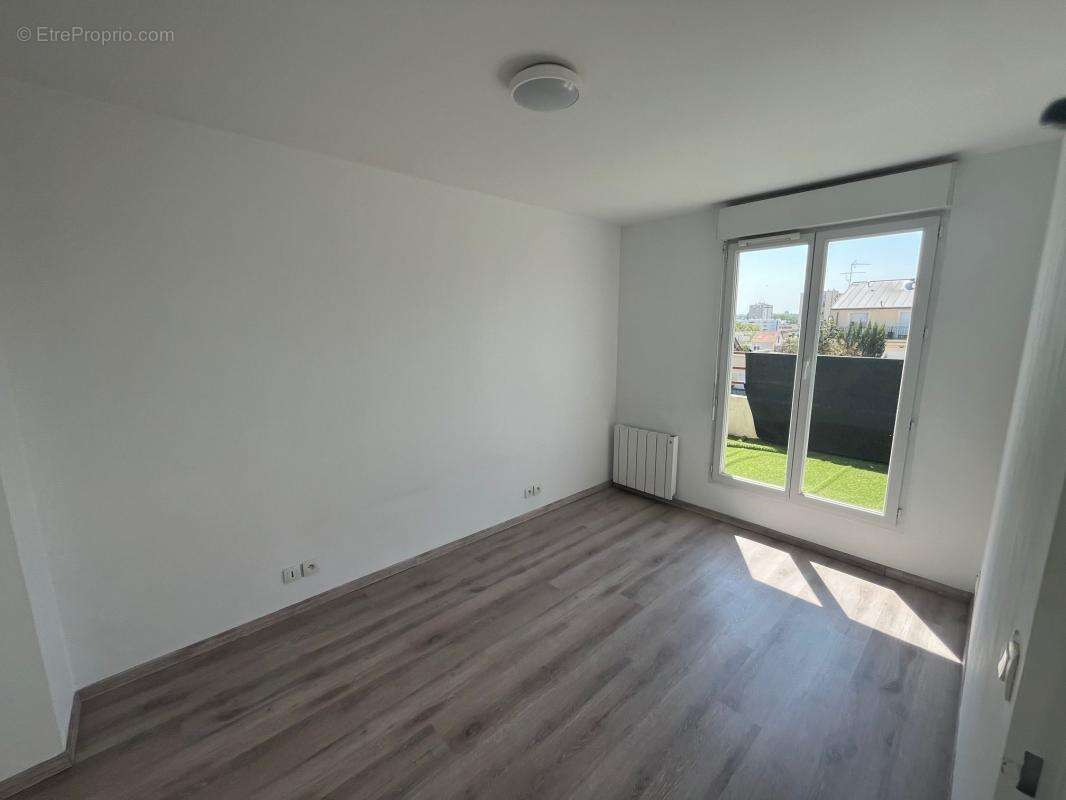 Appartement penthouse 2 pièces hyper centre de Chelles - photo 4