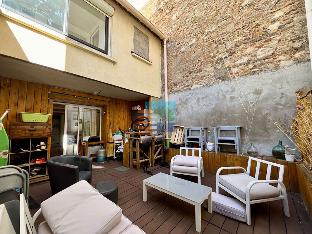 Maison à SAINT-LAURENT-DE-LA-SALANQUE