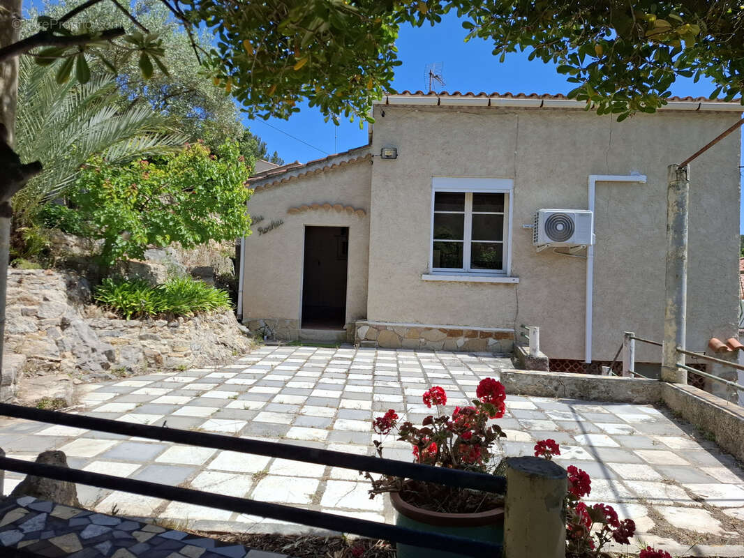 Maison à SAINT-CYR-SUR-MER