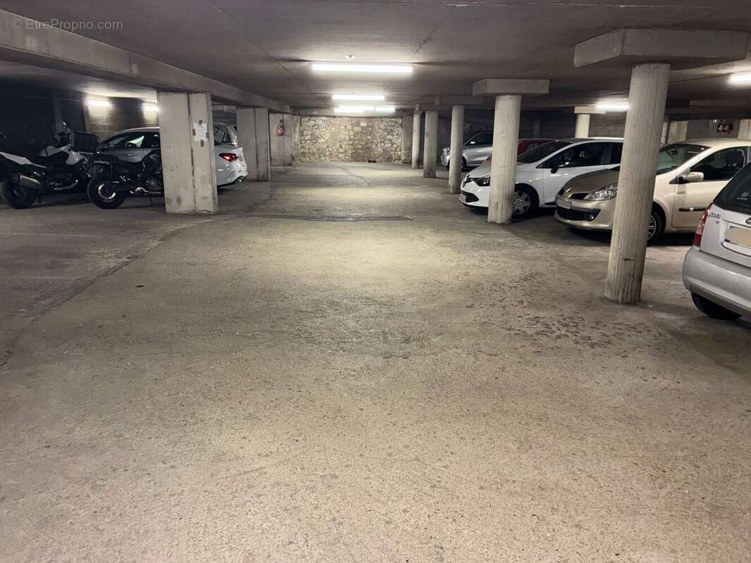 Parking à PUTEAUX