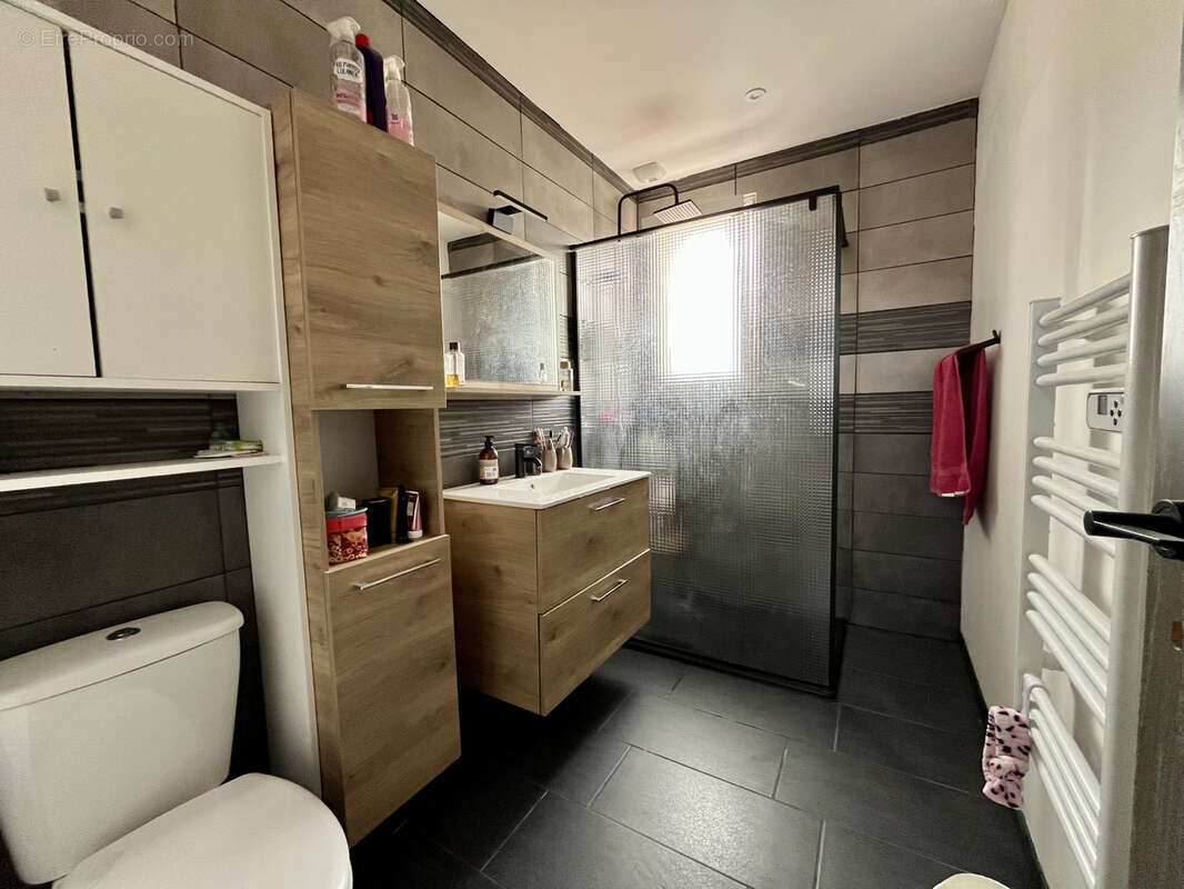 Maison à SAINT-YZAN-DE-SOUDIAC