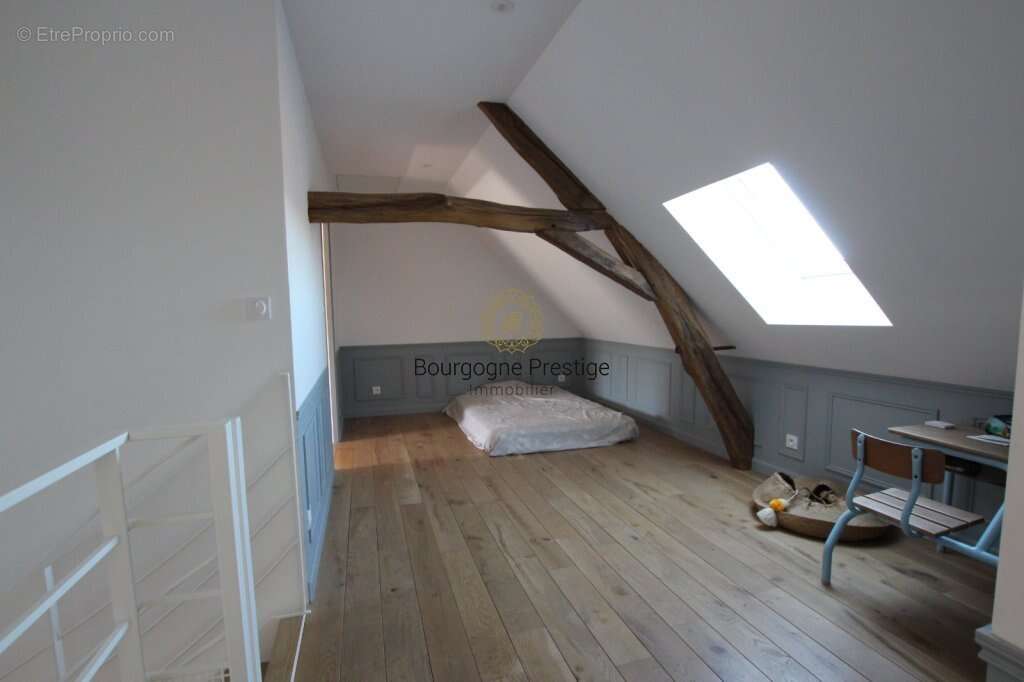 Jolie longere en pierre de 162 m² avec dependances sur un terrain de 1375 m² - photo 9