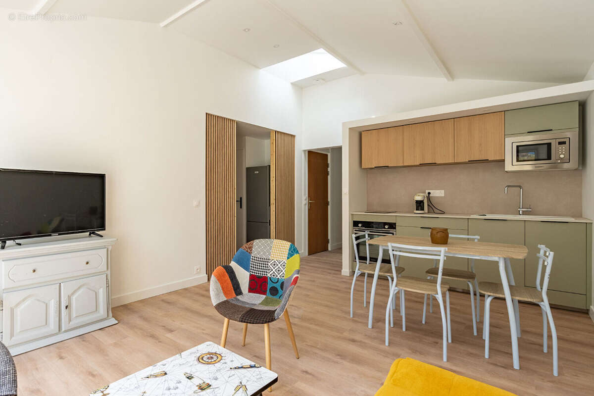 COEUR DE VILLE - Appartement rénové avec terrasse et garage - photo 5